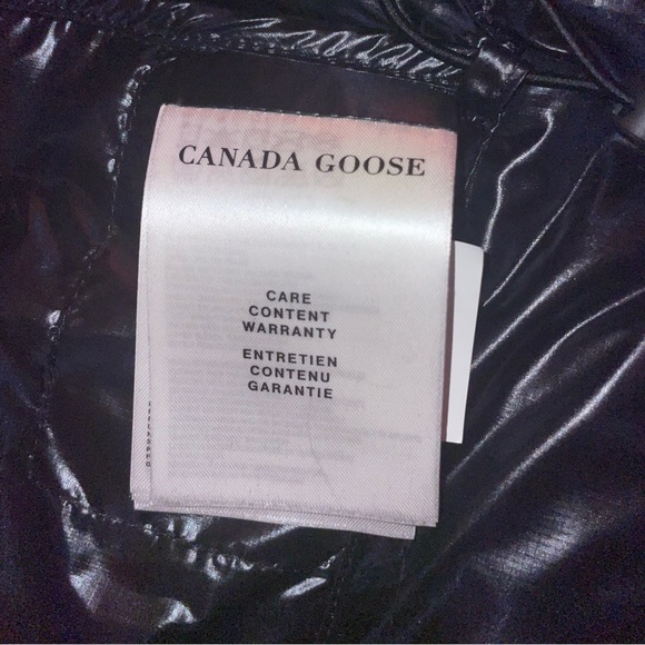 Canada goose, hooded crofton down puffer, size small in men.
